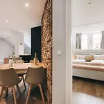 Apartment Tip! Toplage In Dresden! Moderne 100 Qm Für Familien Und Kleine Gruppen