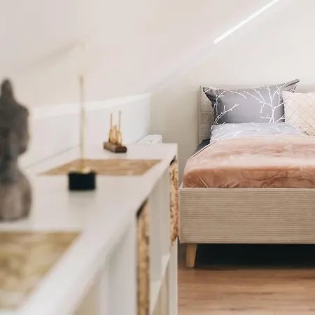 Apartment Tip! Toplage In Dresden! Moderne 100 Qm Ferienwohnung Fuer Familien Und Kleine Gruppen
