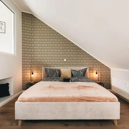 Tip! Toplage In Dresden! Moderne 100 Qm Ferienwohnung Fuer Familien Und Kleine Gruppen Apartment