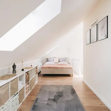Apartment Tip! Toplage In Dresden! Moderne 100 Qm Ferienwohnung Fuer Familien Und Kleine Gruppen *