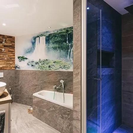 Tip! Toplage In Dresden! Moderne 100 Qm Ferienwohnung Fuer Familien Und Kleine Gruppen Apartment *