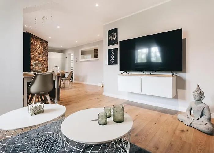 Tip! Toplage In Dresden! Moderne 100 Qm Fuer Familien Und Kleine Gruppen *