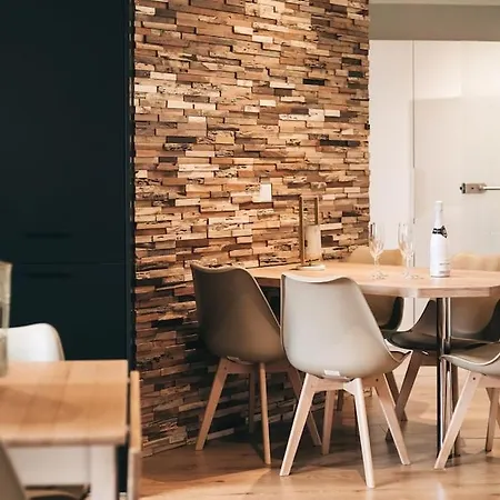 Tip! Toplage In Dresden! Moderne 100 Qm Fuer Familien Und Kleine Gruppen * ドレスデン